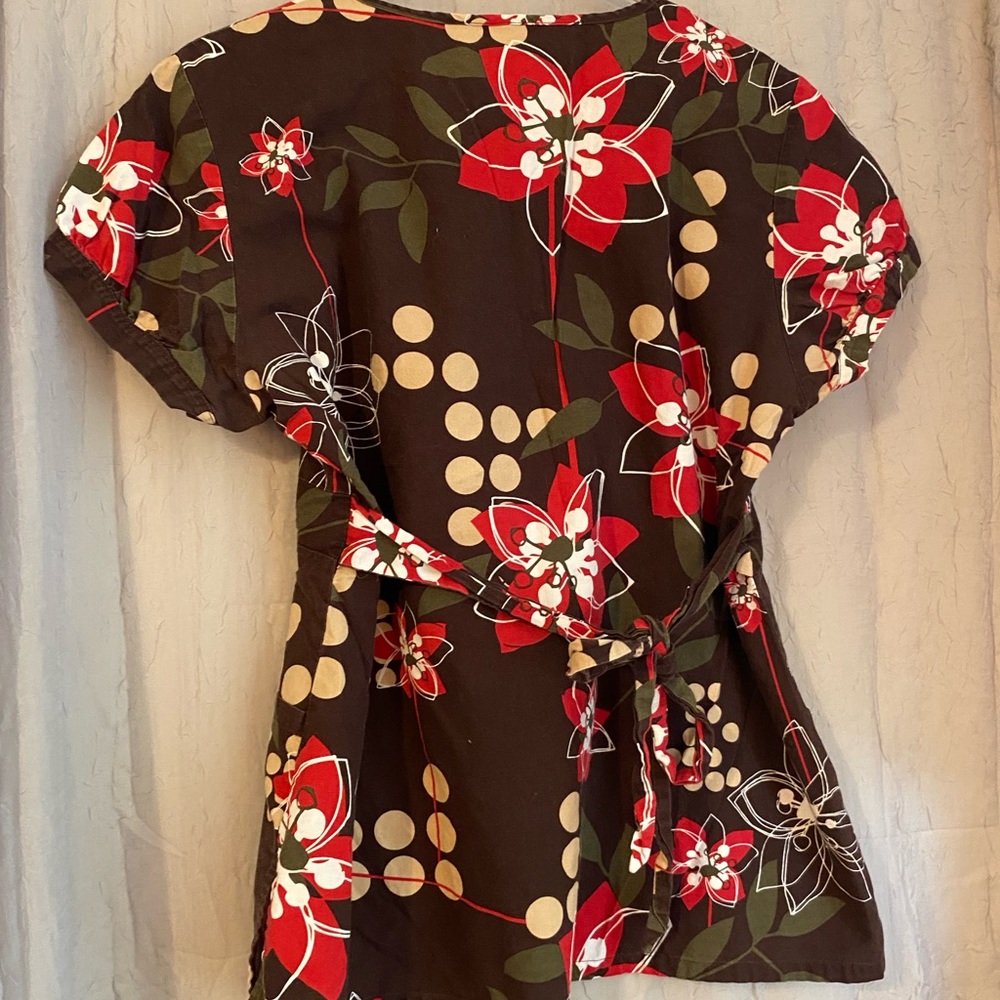 Women’s scrub top - Picture 3 of 3